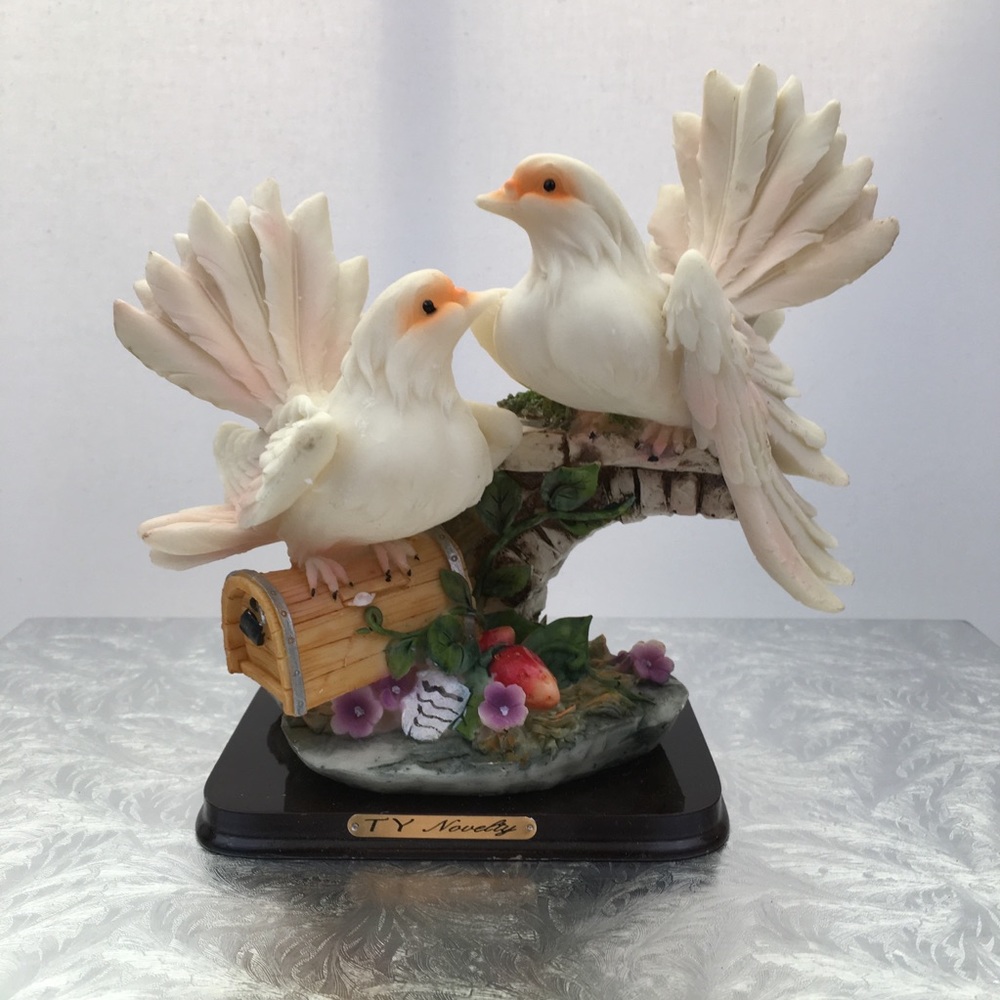 NIB Pair of Love Birds for Wedding Decorations